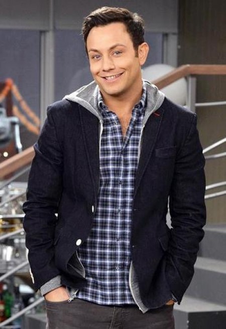 Jonathan Sadowski profile photo